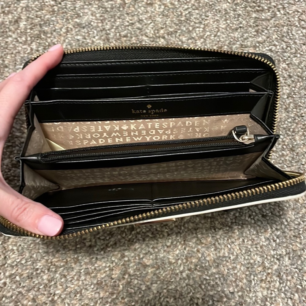 Authentic Kate Spade Wallet - Picture 4 of 10